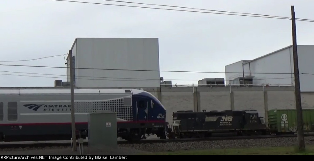 Amtrak passes NS D76